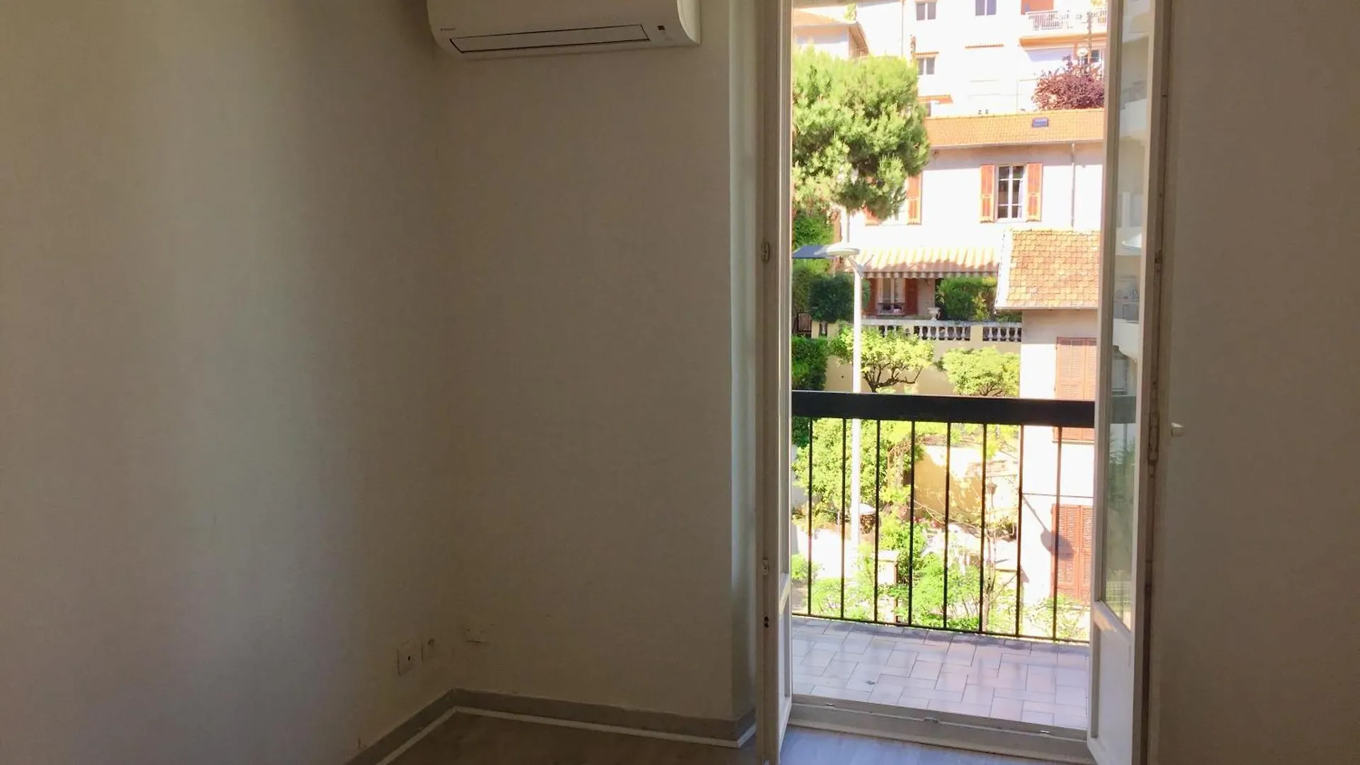 Apartamento Studio Tout Equipe Niza Francia